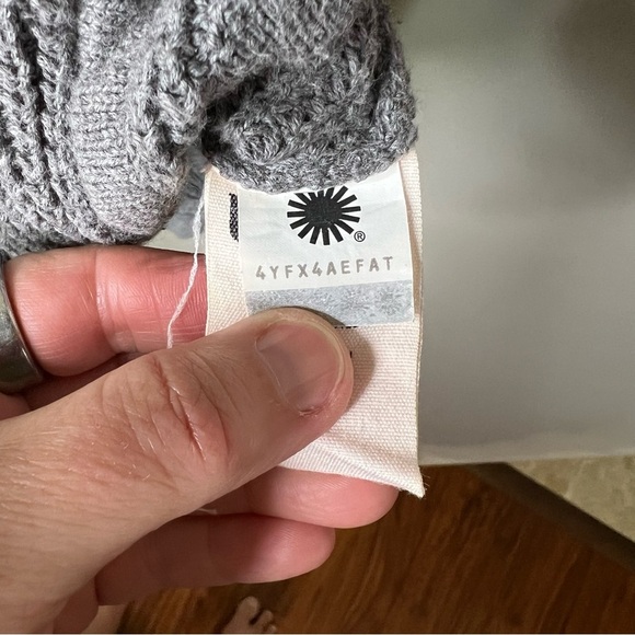 UGG Women's Gray Selby Short Sleeve Cowl Neck Pullover Sweater size XS - Picture 7 of 11